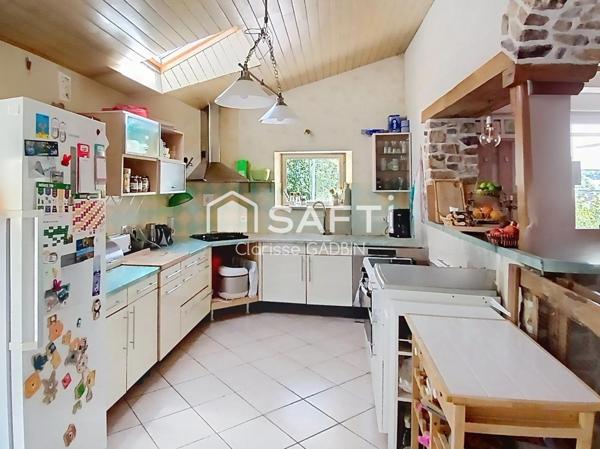 Maison en campagne avec 8 chambres, dépendances . Activité Pension canine