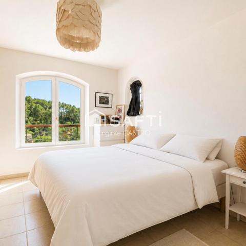 ELEGANCE PROVENCALE - VILLA de 203m2 avec PISCINE, GARAGE & VUE PANORAMIQUE