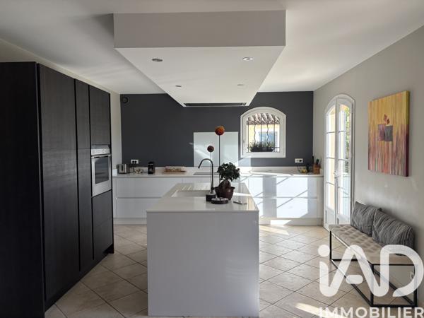 Maison à vendre 6 pièces 151 m² Saint-Cyr-sur-Mer