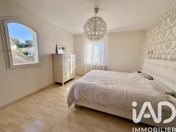 Maison à vendre 6 pièces 151 m² Saint-Cyr-sur-Mer