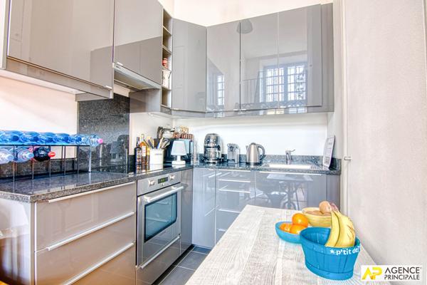 Versailles Notre-Dame 'Les Carrés Richaud" Appartement 3 pièces 51.61 m² carrez situé au 1er étage avec ascenseur et cave €599 000 ** - Référence 27551