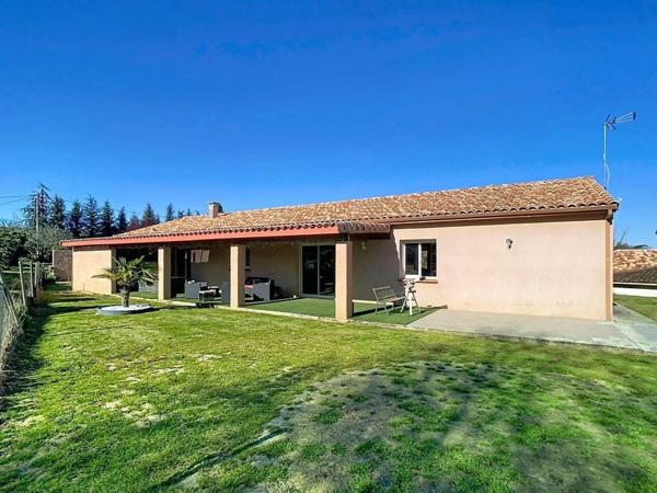 Grande villa de plain pied avec double garage