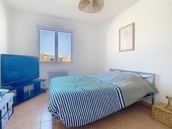 Grande villa de plain pied avec double garage