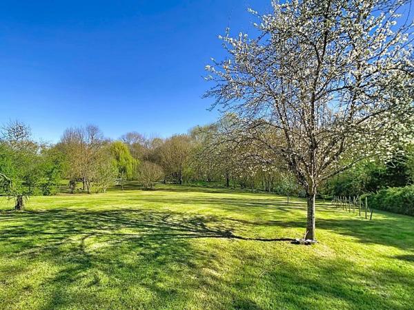 Grande villa de plain pied avec double garage