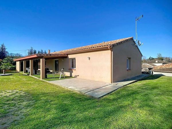 Grande villa de plain pied avec double garage