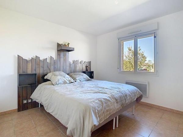 Grande villa de plain pied avec double garage