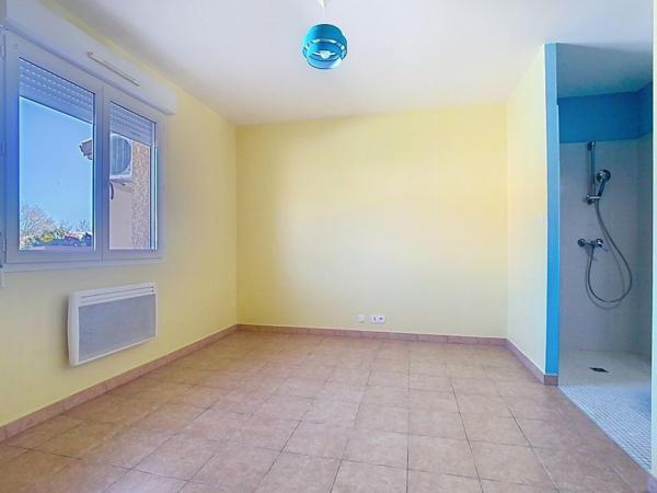 Grande villa de plain pied avec double garage