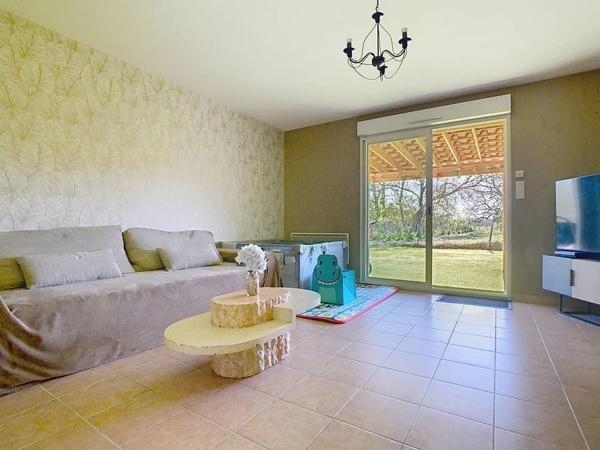 Grande villa de plain pied avec double garage