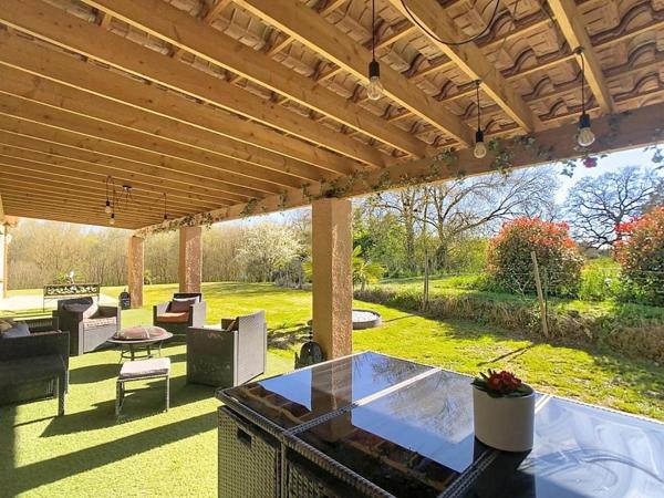 Grande villa de plain pied avec double garage