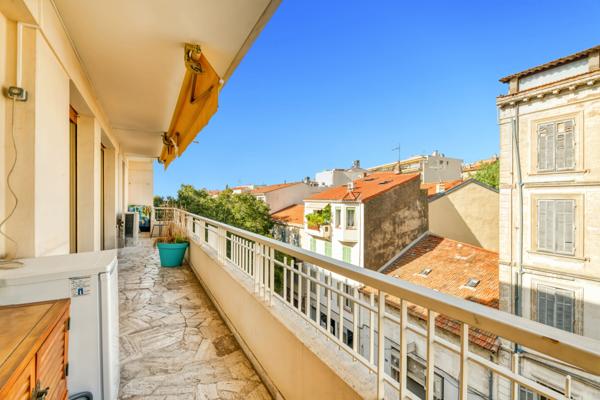 Le Cannet (06110) Bas Cannet – 3 pièces traversant avec ascenseur, deux terrasses, garage et cave