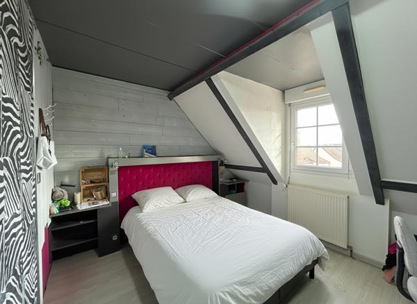 Maison familiale 4 chambres avec sous-sol complet - Proche Chartres -Véranda et atelier .