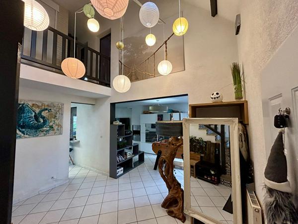 Maison familiale 4 chambres avec sous-sol complet - Proche Chartres -Véranda et atelier .