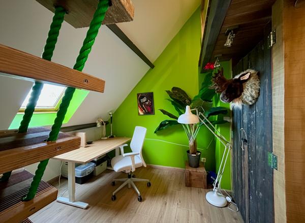 Maison familiale 4 chambres avec sous-sol complet - Proche Chartres -Véranda et atelier .