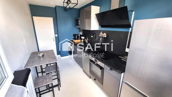 Dans résidence sécurisée, appartement T2 lumineux "VENDU LOUE ET MEUBLE" de 47,08 m² Loi carrez  entièrement rénové en  2024 avec balcon et cave