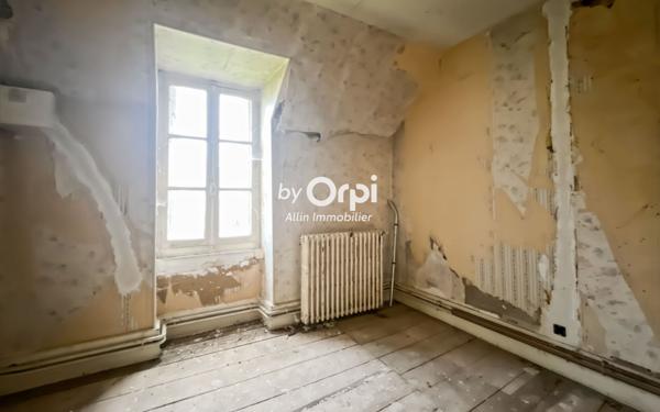 Maison à vendre    8 pièces •  Meaulne