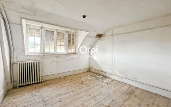 Maison à vendre    8 pièces •  Meaulne