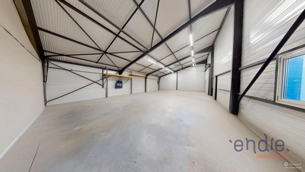 ARC-SUR-TILLE-  Local d'activité de 510 m² sur un terrain d'environ 1 500 m²