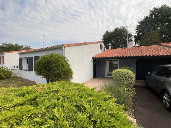 Maison de plain-pied 121m2, 3 chambres, 1 mezzanine, 1 garage proche du centre de Mouilleron