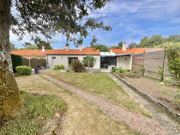 Maison de plain-pied 121m2, 3 chambres, 1 mezzanine, 1 garage proche du centre de Mouilleron