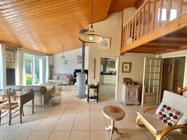 Maison de plain-pied 121m2, 3 chambres, 1 mezzanine, 1 garage proche du centre de Mouilleron