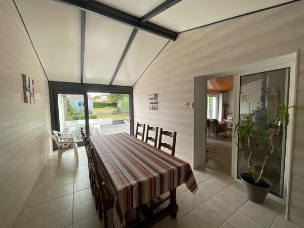 Maison de plain-pied 121m2, 3 chambres, 1 mezzanine, 1 garage proche du centre de Mouilleron