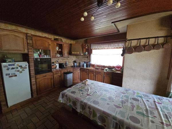 Exceptionnel potentiel pour cette maison familiale de 210 m² sur 1160 m² de terrain constructible