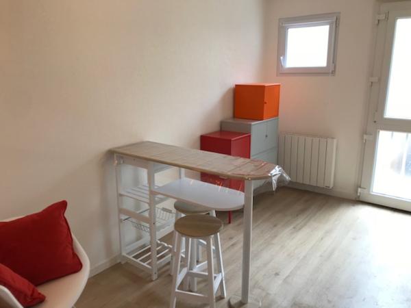 Studio
                                                                                                                                                                                                                                                                                                                        1 pièce(s)                                                                                                                                                                                                                                                                                                                              19.09  m²
