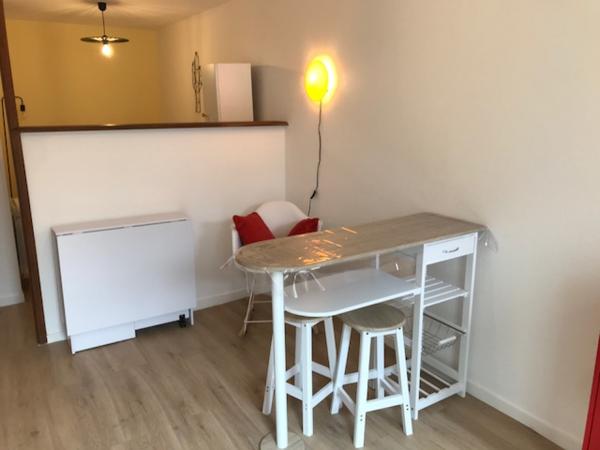 Studio
                                                                                                                                                                                                                                                                                                                        1 pièce(s)                                                                                                                                                                                                                                                                                                                              19.09  m²