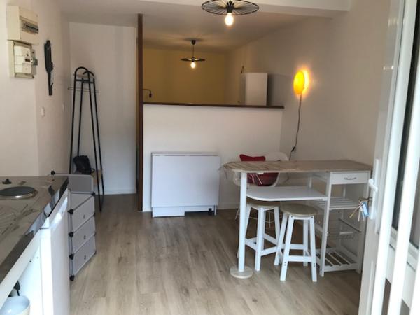 Studio
                                                                                                                                                                                                                                                                                                                        1 pièce(s)                                                                                                                                                                                                                                                                                                                              19.09  m²