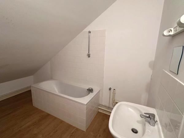 Immeuble à usage mixte à Saint-Savin – Emplacement idéal et revenue potentiel