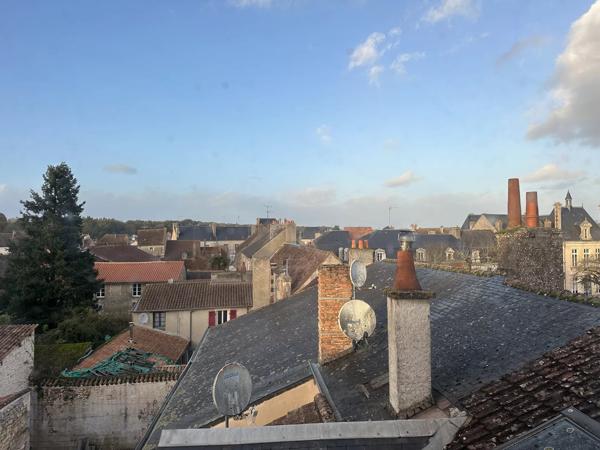 Immeuble à usage mixte à Saint-Savin – Emplacement idéal et revenue potentiel