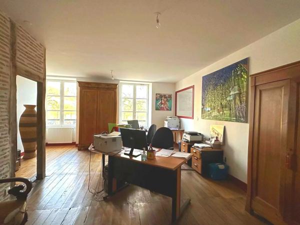Immeuble à usage mixte à Saint-Savin – Emplacement idéal et revenue potentiel