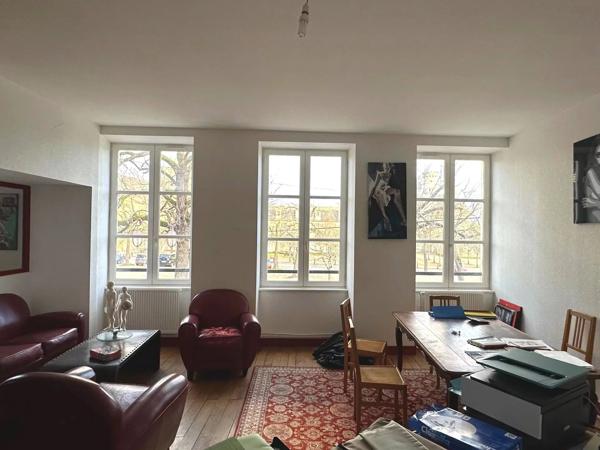 Immeuble à usage mixte à Saint-Savin – Emplacement idéal et revenue potentiel