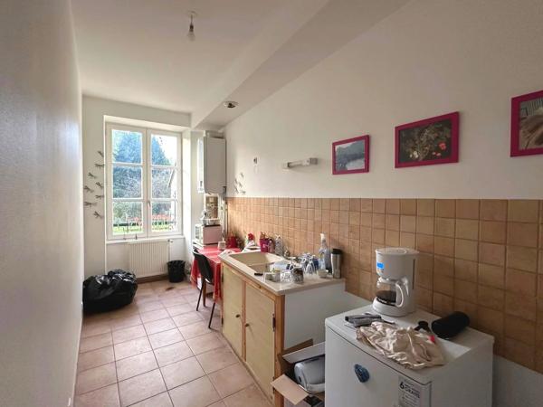 Immeuble à usage mixte à Saint-Savin – Emplacement idéal et revenue potentiel