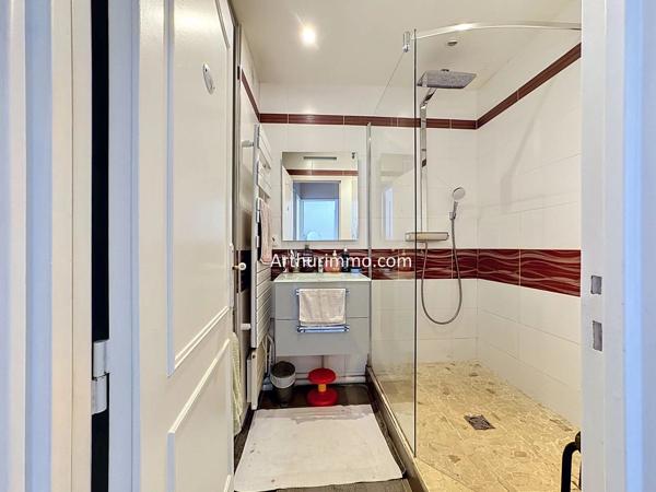Vente                                                      Appartement
                        
                     4 pièces                      88 m2                     à Créteil