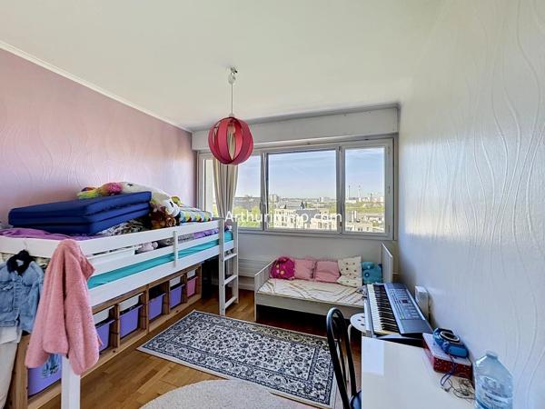 Vente                                                      Appartement
                        
                     4 pièces                      88 m2                     à Créteil
