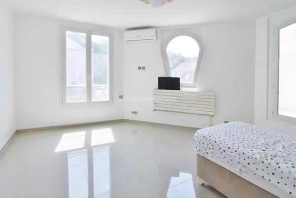 Vente                                                      Appartement
                        
                     3 pièces                      65 m2                     à Villeneuve-Saint-Georges