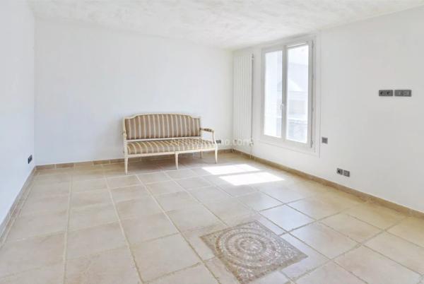 Vente                                                      Appartement
                        
                     3 pièces                      65 m2                     à Villeneuve-Saint-Georges