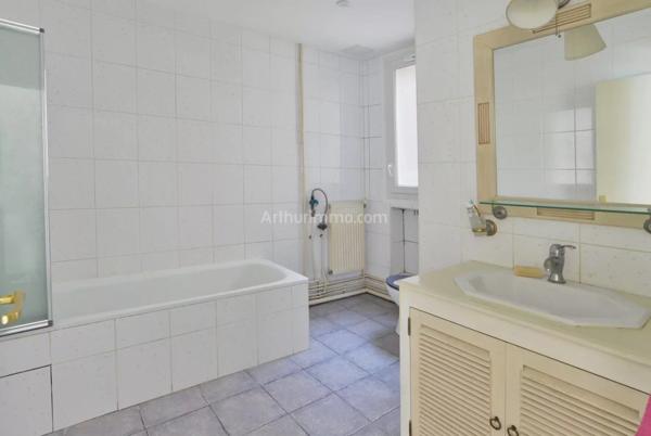 Vente                                                      Appartement
                        
                     3 pièces                      65 m2                     à Villeneuve-Saint-Georges