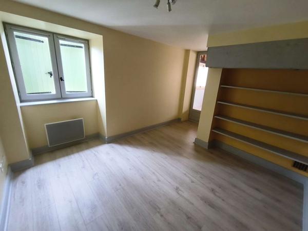 Charmante maison en pierre et ardoise rénovée, 4 chambres, garage, grange – Proche de Seilhac