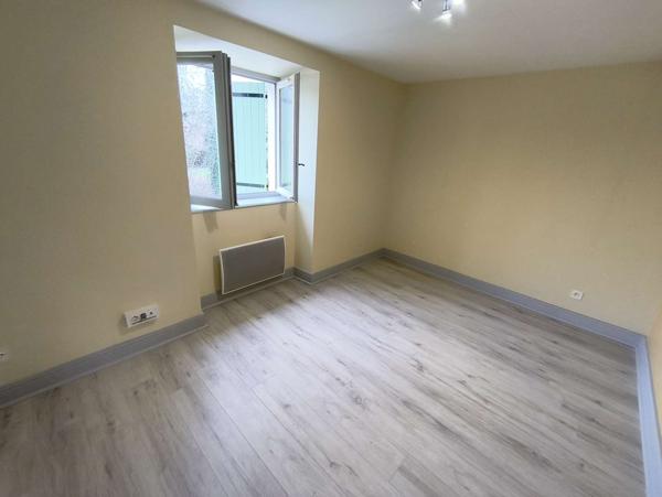Charmante maison en pierre et ardoise rénovée, 4 chambres, garage, grange – Proche de Seilhac