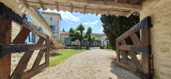 Vente propriété 364 m² 11 Pièces Montcuq