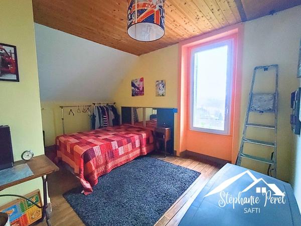 Maison familiale avec grand terrain dans quartier recherché d’Ussel – Fort potentiel d’aménagement