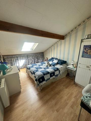 Venez visiter cette belle maison individuelle et familiale vers le parc des Lilas proche de toutes commodités et des transports, dans un environnement calme et verdoyant
Sur un terrain de 268m², maison de 120m² de surface habitable en bonne état comprenant une entrée, une cuisine ouverte sur salle à manger, un salon, un dressing, une douche pmr. 
A l'étage vous y trouverez une mezzanine et 4 grandes chambres.
A disposition un grand garage  une buanderie. 
Dans l'allée possibilité de garer deux voiture.
A visiter sans tarder, contactez moi pour plus d'informations.