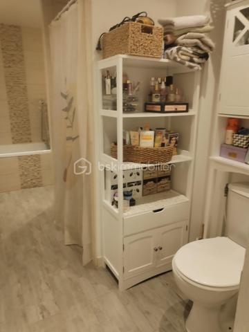 Venez visiter cette belle maison individuelle et familiale vers le parc des Lilas proche de toutes commodités et des transports, dans un environnement calme et verdoyant
Sur un terrain de 268m², maison de 120m² de surface habitable en bonne état comprenant une entrée, une cuisine ouverte sur salle à manger, un salon, un dressing, une douche pmr. 
A l'étage vous y trouverez une mezzanine et 4 grandes chambres.
A disposition un grand garage  une buanderie. 
Dans l'allée possibilité de garer deux voiture.
A visiter sans tarder, contactez moi pour plus d'informations.