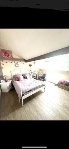 Venez visiter cette belle maison individuelle et familiale vers le parc des Lilas proche de toutes commodités et des transports, dans un environnement calme et verdoyant
Sur un terrain de 268m², maison de 120m² de surface habitable en bonne état comprenant une entrée, une cuisine ouverte sur salle à manger, un salon, un dressing, une douche pmr. 
A l'étage vous y trouverez une mezzanine et 4 grandes chambres.
A disposition un grand garage  une buanderie. 
Dans l'allée possibilité de garer deux voiture.
A visiter sans tarder, contactez moi pour plus d'informations.