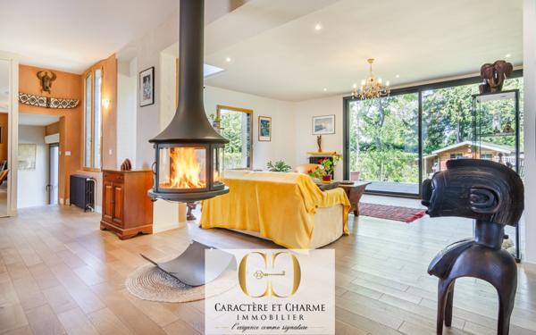 Le Vésinet (78110) Le Vésinet. Propriété typique restaurée avec extension. 259 m2 habitables - studio - salle de sport.