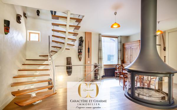 Le Vésinet (78110) Le Vésinet. Propriété typique restaurée avec extension. 259 m2 habitables - studio - salle de sport.