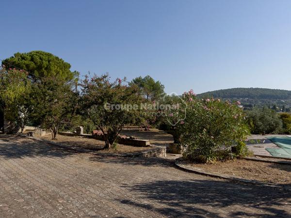 Lorgues (83510) Maison 3 chambres avec studio indépendant, piscine & garage, proche du village...