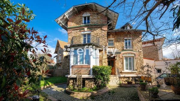 Maison
         6 pièces
        - 200 m² Exclusivité 1 230 000 € *